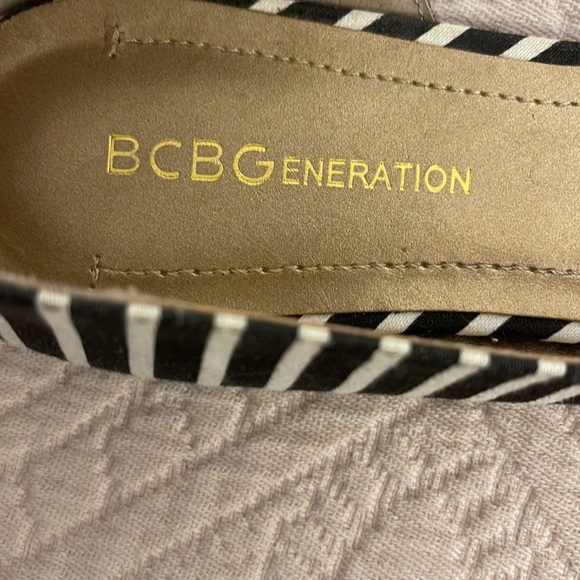 BCBGeneration Black and White stripe flats - Picture 2 of 8